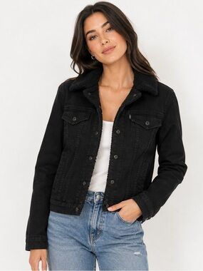 Levi’s Black Sherpa Lined Trucker Jacket Women’s Small